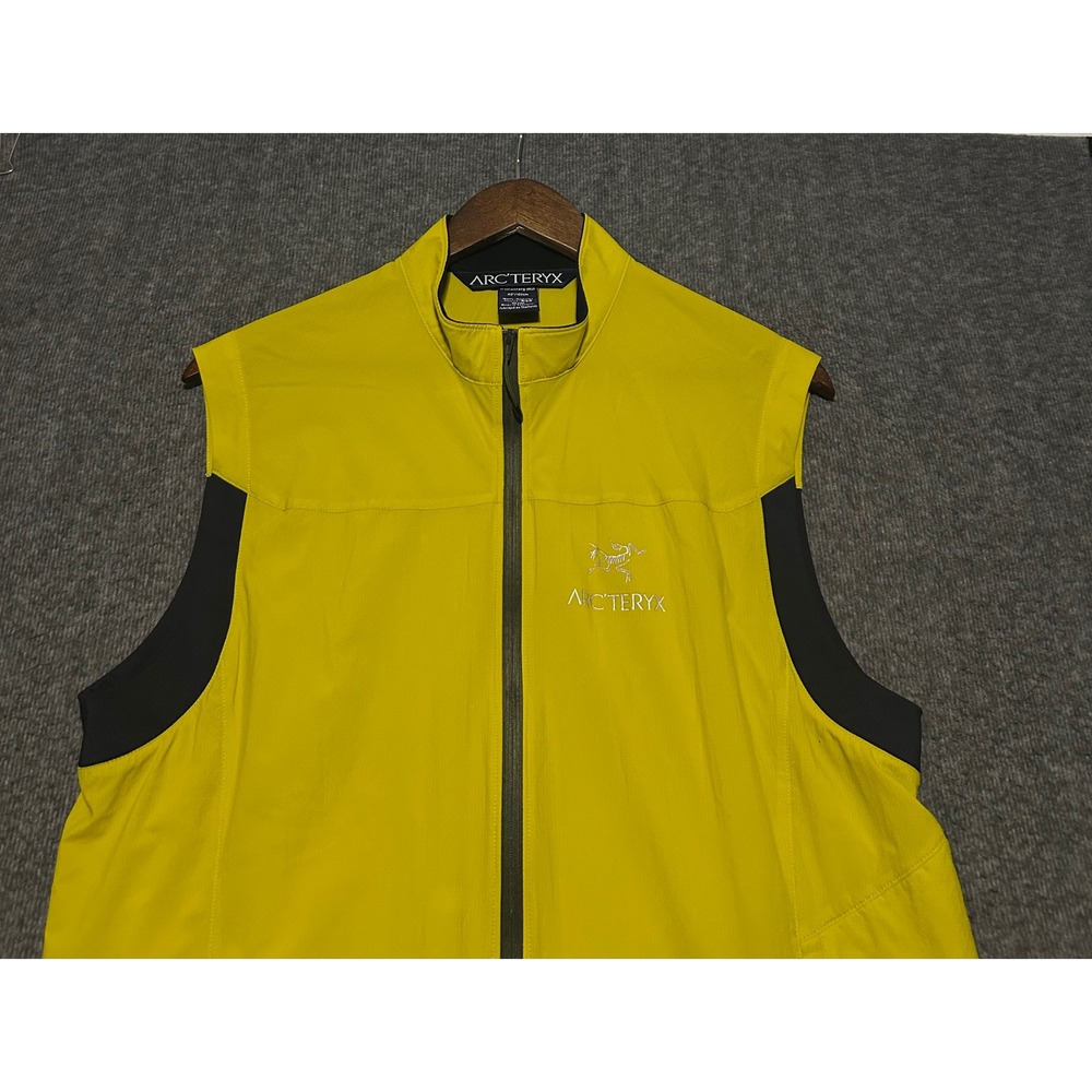 Arcteryx vest mens yellow full zip lightweight outdoors nylon medium